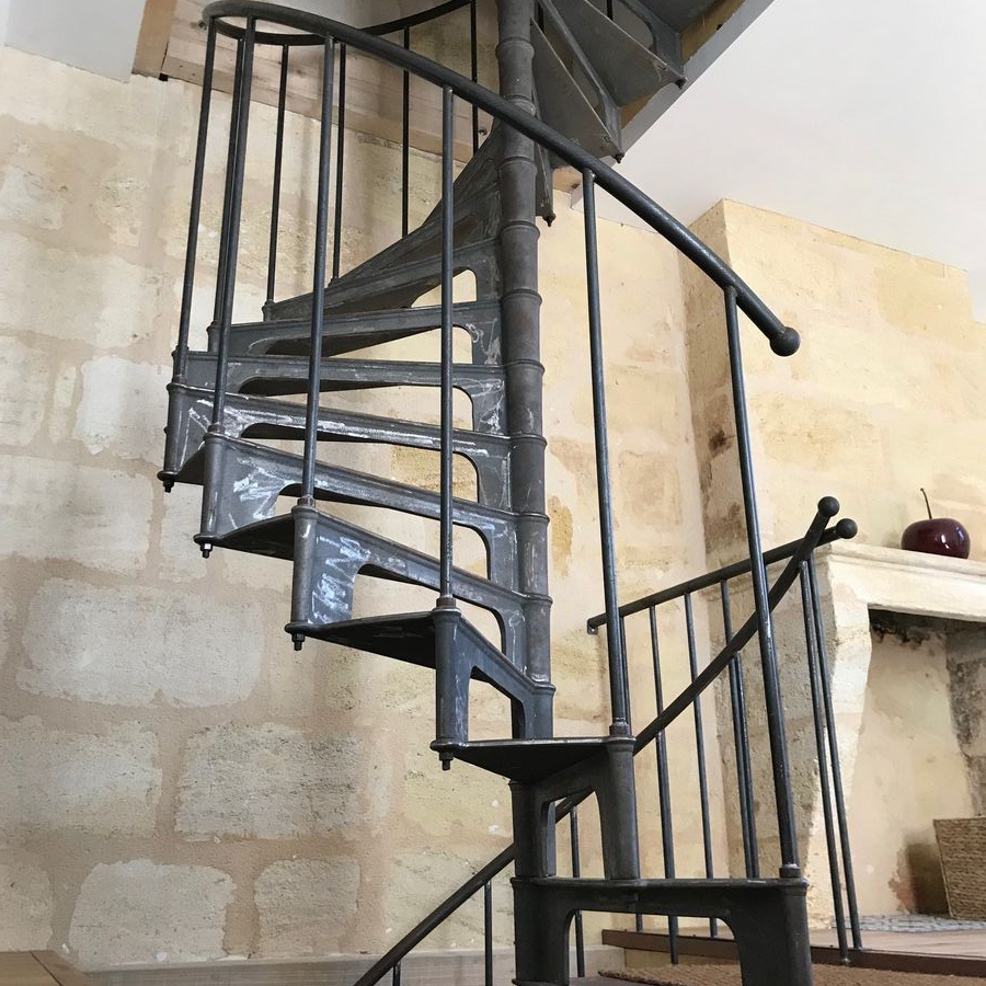 Double staircase Dijon model installed in the Dordogne (France)