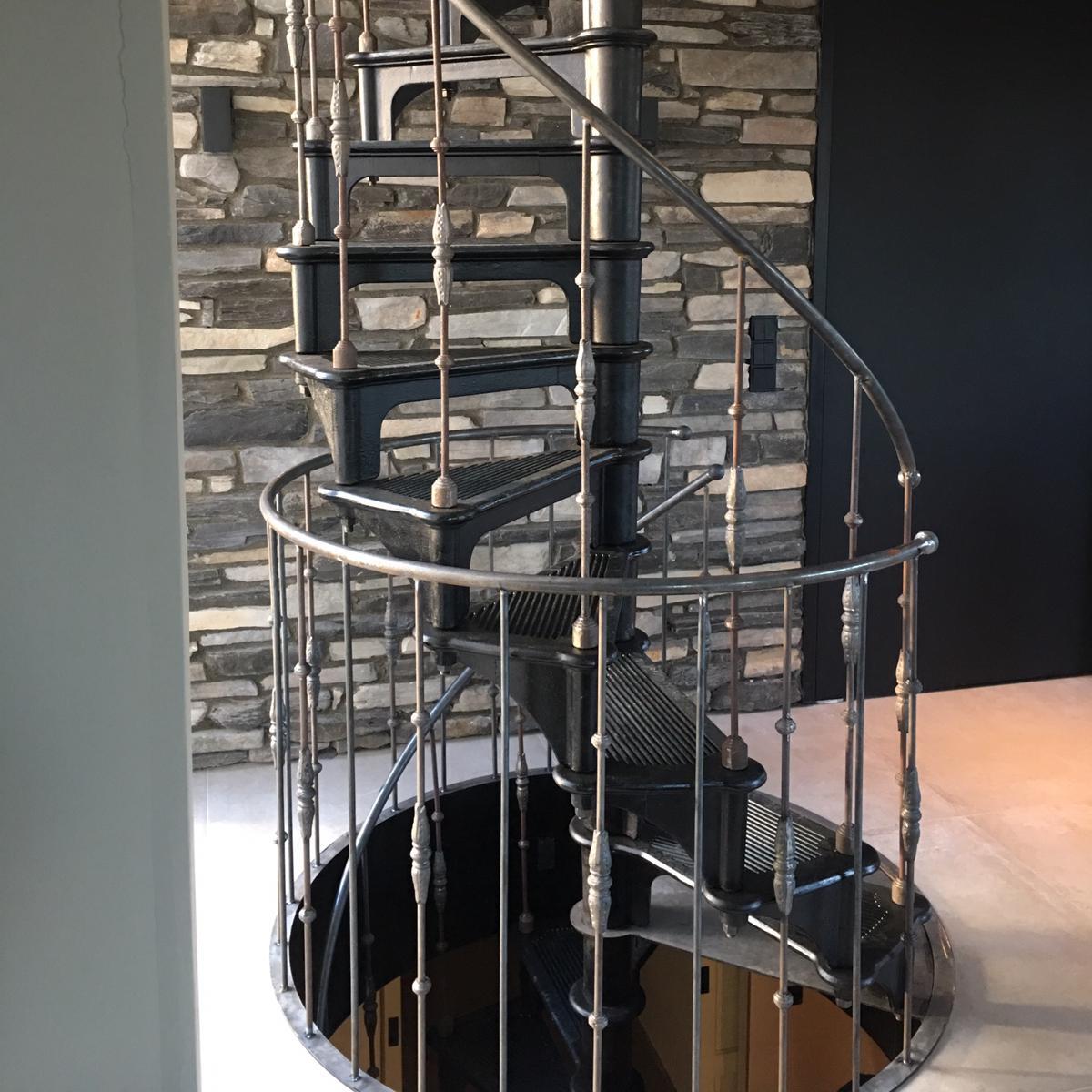 Double spiral staircase model Paris to serve three levels
