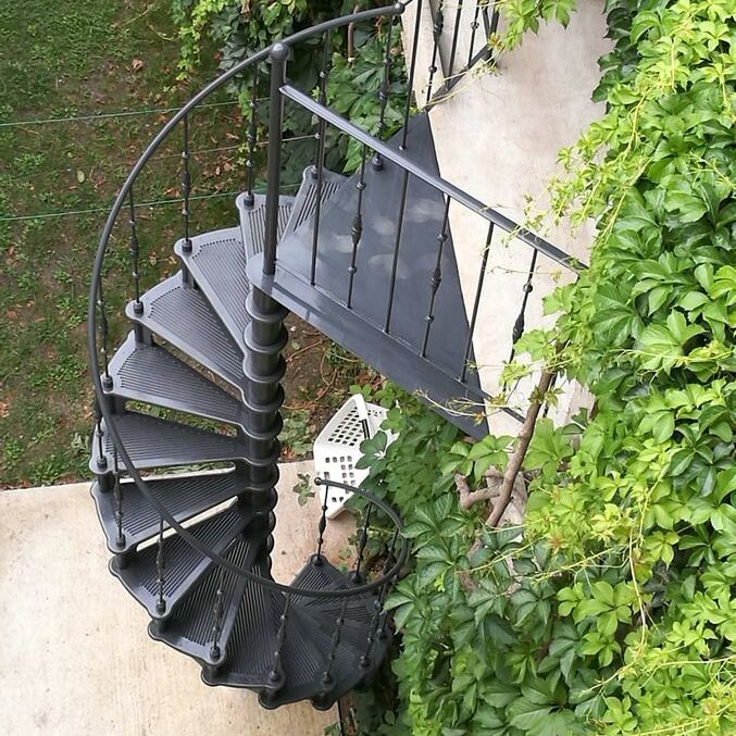 Cast iron spiral staircase model Paris with an extended triangular landing