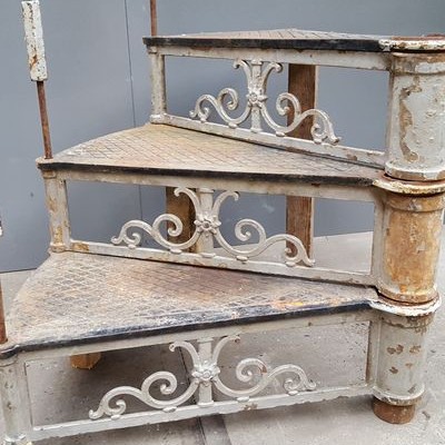 The Saint-Tropez model - the original antique staircase