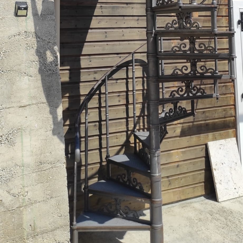 Cast iron spiral staircase model Saint-Tropez